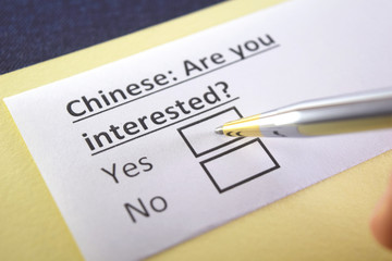 Obraz premium One person is answering question about chinese.