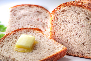 美味しいバターと焼きたてのトースト