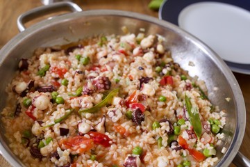 Risotto mit Oktopustentakel, Erbsen und Tomaten