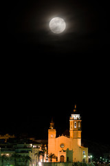 Luna sobre Sitges