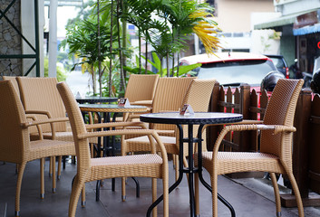 outdoor cafe tables and chairs
