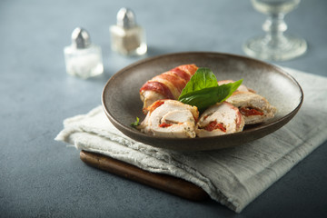Chicken rolls with bacon, bell pepper and cheese
