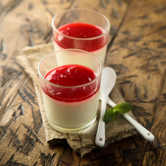 Vanilla panna cotta with berry jelly