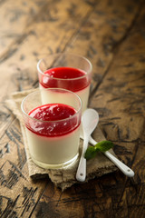 Vanilla panna cotta with berry jelly