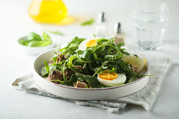 Arugula salad with tuna and egg