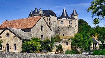 Fototapeta na wymiar Molino y Chateau de Verteuil