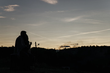 СИЛУЕТ
ЗАХІД СОНЦЯ
РОМАНТИКА
ЛЮБОВ

SILHOUETTE
SUNSET
ROMANCE
LOVE