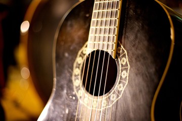 Fototapeta premium Guitare acoustique gros plan corde en nylon