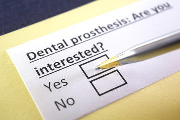Obraz premium One person is answering question about dental prosthesis.