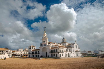 Fototapeta na wymiar Ermita de El Rocío en la provincia de Huelva 