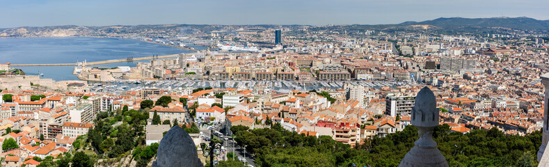 Fototapeta na wymiar Panorama de Marseille depuis Notre Dame de la Garde
