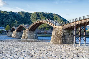Papier Peint photo autocollant Le pont Kintai Pont de Kintai (Kintaikyo) célèbre pont en arc (pont de Brocade Sash) et Panorama Iwakuni Landmark Cityscape Skyline, Hiroshima, Yamaguchi, Japon