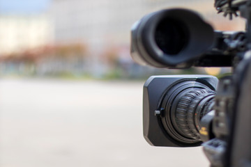 behind the news camera 02
