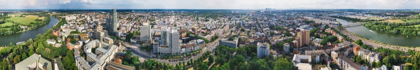 Fototapeta na wymiar Offenbach - Great 360 degrees panorama of the city in summer