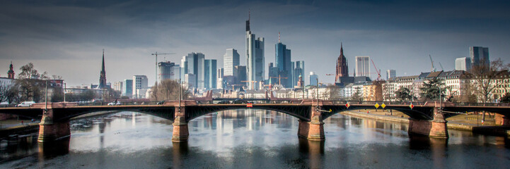 Naklejka premium Panoramic view of the Frankfurt skyline