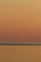 warme Mittsommer Lichtstimmung über dem Eismeer, mit Horizont