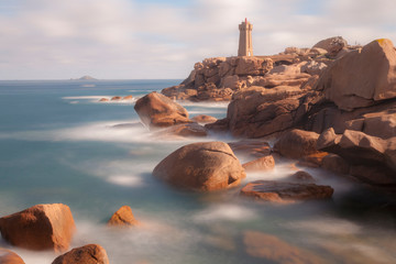 Leuchtturm von Ploumanach an der Atlantikküste Granit Rosé