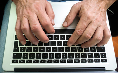 Fototapeta na wymiar hands using keyboard of laptop