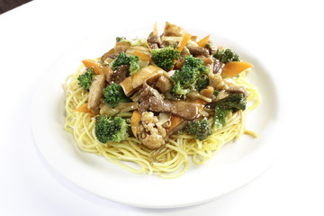 Spaghetti with vegetables