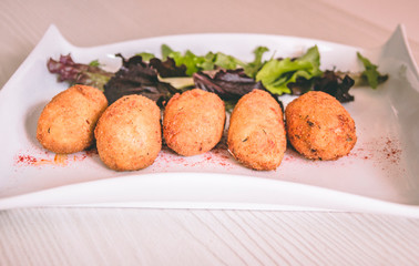 Croquetas de serranito al estilo Canela en Rama