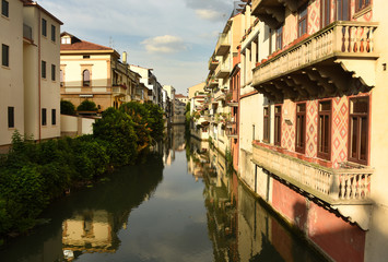 Fototapeta na wymiar Canal in Padua. Padua cityscape, Italy