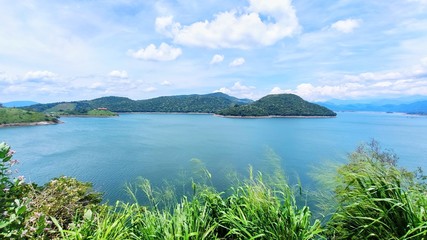 Fototapeta na wymiar landscape with lake and mountains Moragahakanda 