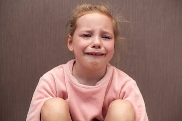 Naklejka premium sad girl child crying