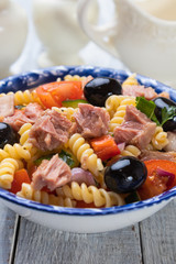 Pasta salad with tuna and fresh vegetables