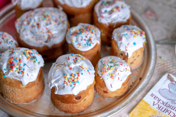 Easter cakes of different sizes for Easter