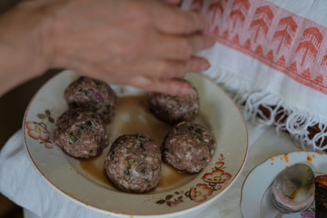 Preparation of meat for cooking meatballs