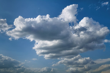 Fototapeta premium Lonely white cumulus cloud in a blue spring sky. Nature background.