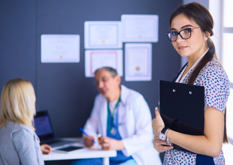 Obraz premium Doctor and patient discussing something while sitting at the table . Medicine and health care concept