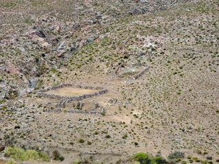 RUINAS EN MONTAÑAS, GEOMETRIA