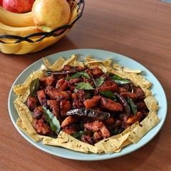 Chicken small cuts deep fried in oil