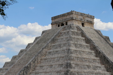 Fototapeta na wymiar chichen itza pyramid of mexico