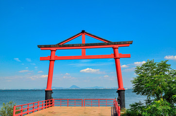 琵琶湖湖畔の日吉神社鳥居