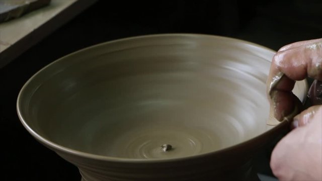 陶芸　信楽焼　ろくろ　土　回転　岩　泥　サークル　自動　滋賀県　粘土　伝統工芸　工芸品　職人　陶器　器　焼き物　クラフト　皿