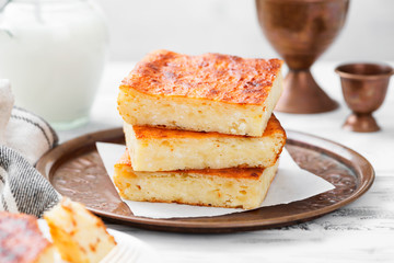 Appetizing cottage cheese casserole with sour cream.	
