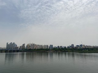 Fototapeta premium building and river with blue sky