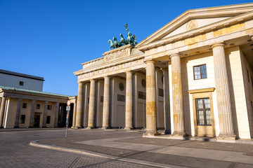 Fototapeta na wymiar The Brandenburger Tor in Berlin early in the morning with no people