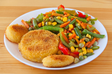 vegetables gorse or tomatoes corn peas bell peppers carrots on plate