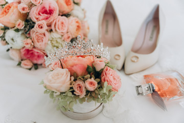 Accessories for the bride: shoes, wedding bouquet and eau de toilette. Morning bride