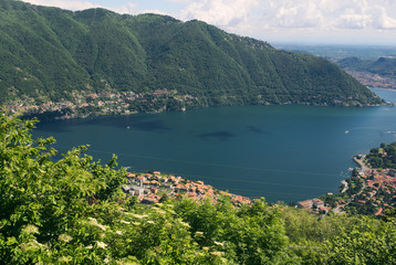 Fototapeta na wymiar overview of Lake Como, Lombardy, Italy 