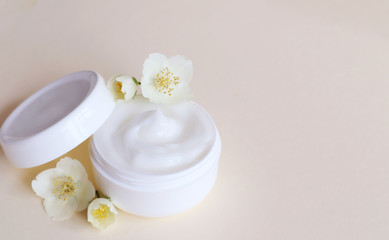 Obraz na płótnie Canvas Cream moisturizer in the white jar. The concept of health and beauty.