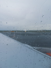 Lloviendo en el Aeropuerto de Vienna, Austria. 