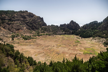 Capoverde. Trekking a Santo Antao, la seconda isola più grande dell’arcipelago di Capo Verde, è un paradiso per gli escursionisti e per i viaggiatori ecologici. Nella foto il cratere Cova  © Emiliano Albensi