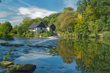 Obraz premium Half-timbered houses on the river bank