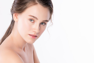 Fototapeta premium close up Beauty Woman face Portrait, Beautiful Young Asian Woman with Clean Fresh Healthy Skin, Facial treatment. Cosmetology, beauty and spa, isolated on white background