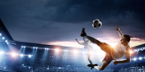 Obraz premium Soccer players in action on a stadium
