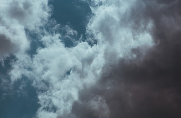 Obraz premium Fluffy clouds cover the summer blue sky